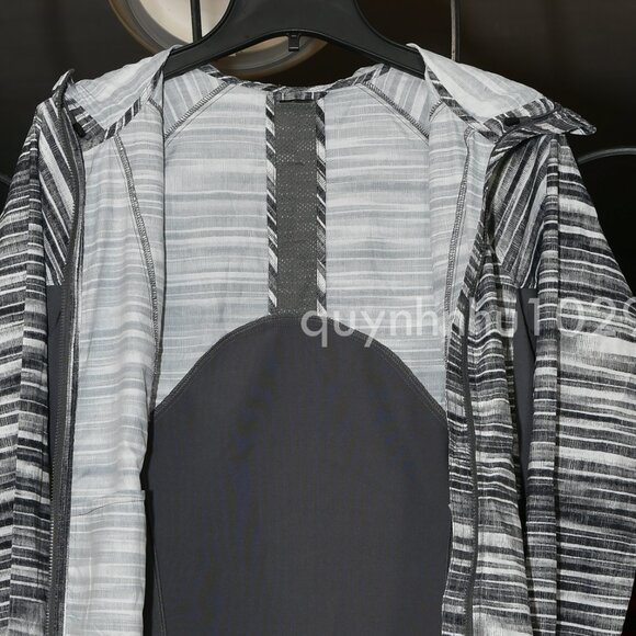 Brand new Marmot women wind Jacket in Gray color - Picture 4 of 6